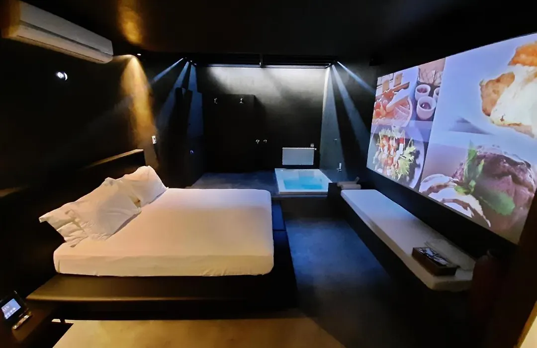 Luv Gardens Motel - Adults Only-1
